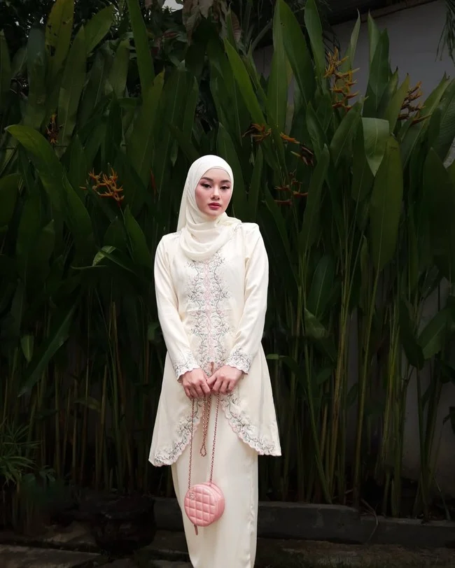 Selebriti Indonesia Tampil Elegan di Idul Adha 2026