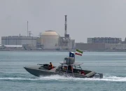 Serangan Pesawat Nirawak Iran Guncang Selat Hormuz, Harga Minyak Melonjak dan Gencatan Senjata Terancam