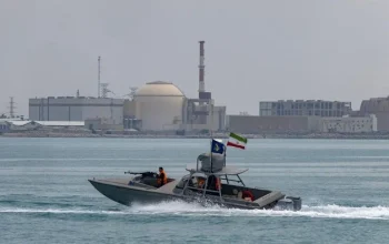 Serangan Pesawat Nirawak Iran Guncang Selat Hormuz, Harga Minyak Melonjak dan Gencatan Senjata Terancam