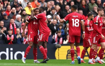 Sir Alex Ferguson Dilarikan ke Rumah Sakit Menjelang Derby Manchester United vs Liverpool: Kronologi dan Dampaknya
