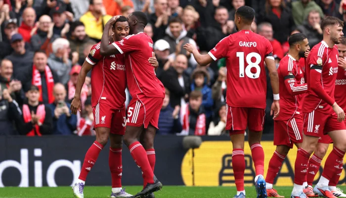 Sir Alex Ferguson Dilarikan ke Rumah Sakit Menjelang Derby Manchester United vs Liverpool: Kronologi dan Dampaknya
