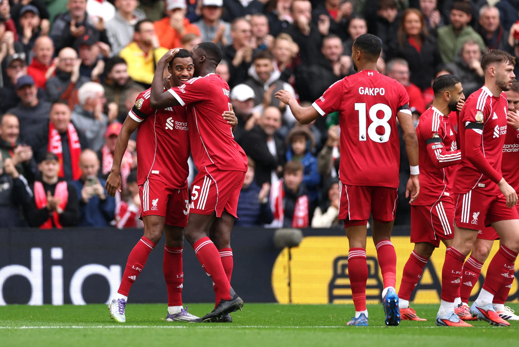 Sir Alex Ferguson Dilarikan ke Rumah Sakit Menjelang Derby Manchester United vs Liverpool: Kronologi dan Dampaknya