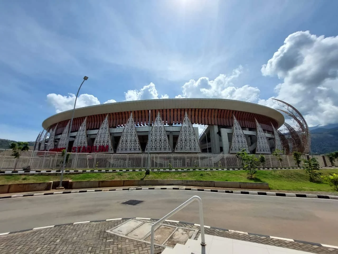 Stadion Lukas Enembe Bergemuruh! Persipura Kuasai Laga Penentu dengan Penonton Terbanyak