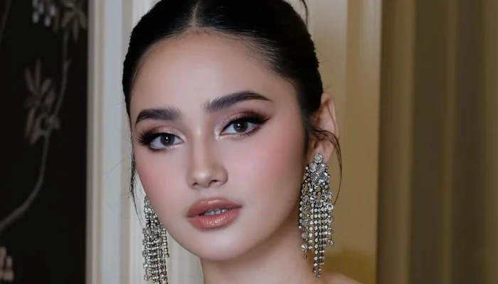 Terungkap! Detail Look Syifa Hadju yang Memikat di Resepsi Bali – Makeup Glowy & Sleek Hair
