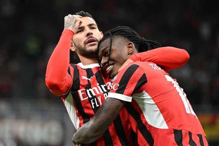 Theo Hernandez dan Persaingan Sengit di Serie A