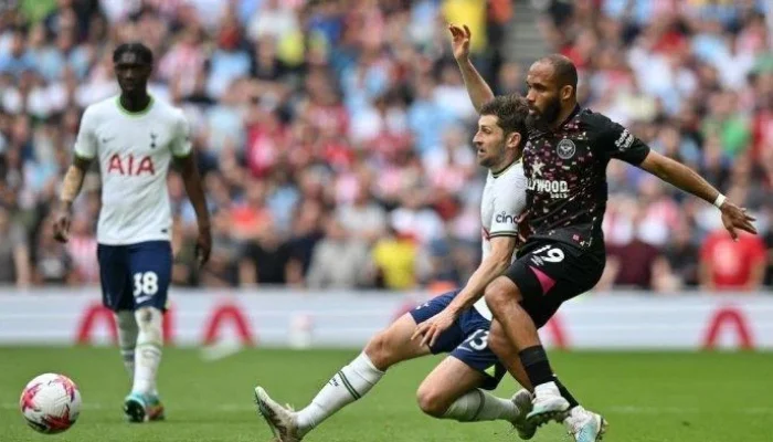 Tottenham Hotspur Lolos dari Degradasi dengan Selisih Tipis, Alan Shearer dan Micky van de Ven Bereaksi