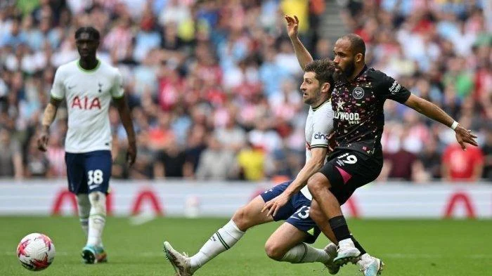 Tottenham Hotspur Lolos dari Degradasi dengan Selisih Tipis, Alan Shearer dan Micky van de Ven Bereaksi