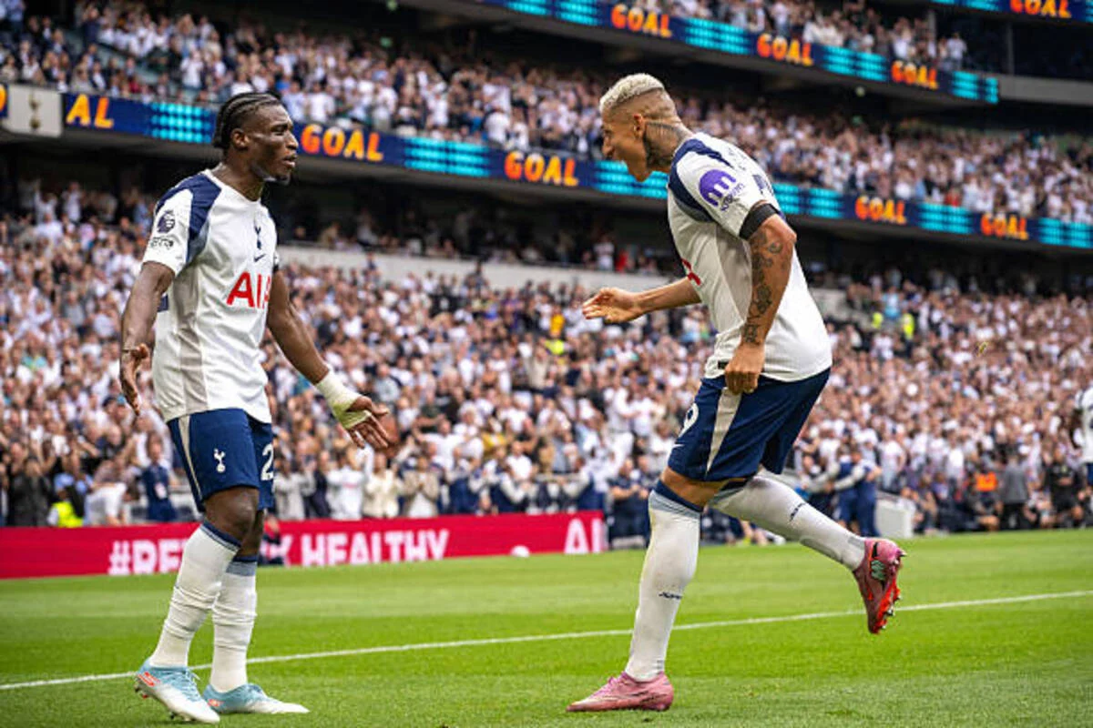 Tottenham Hotspur Masuk dalam Persaingan untuk Membeli Striker Muda Levante