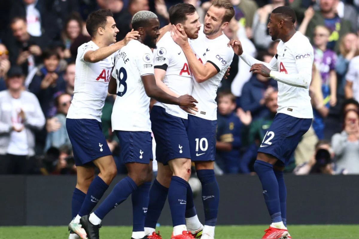 Tottenham Hotspur Selamatkan Diri dari Degradasi dengan Kemenangan Dramatis 2-1 atas Aston Villa
