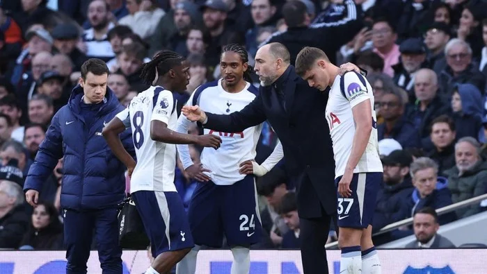 Tottenham Selamatkan Diri dari Degradasi di Liga Premier