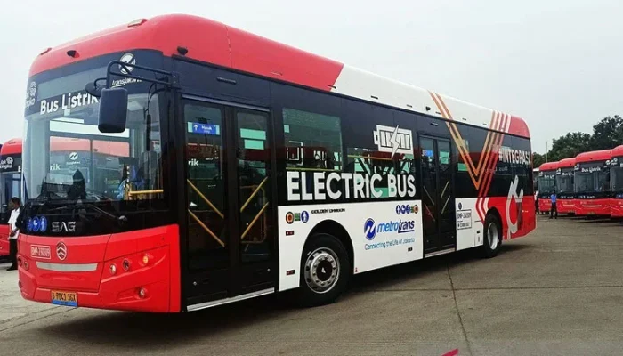 Transjakarta Meluncurkan Inovasi Baru: Bus Listrik dan Restoran Berjalan