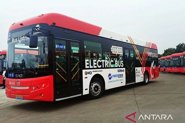 Transjakarta Meluncurkan Inovasi Baru: Bus Listrik dan Restoran Berjalan