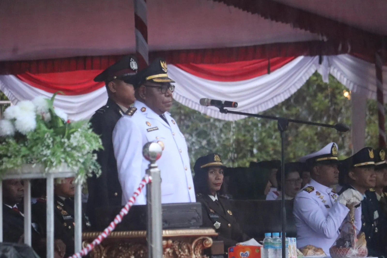 Upacara Kelulusan di Tengah Hujan, Apa yang Terjadi?