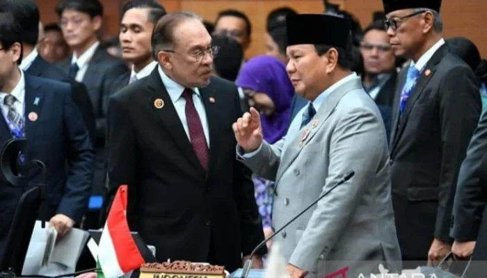 Anwar Ibrahim: Antara Diplomasi Internasional dan Tantangan Dalam Negeri