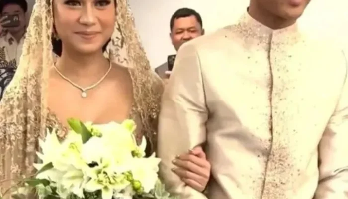 Azizah Salsha Tampil Percaya Diri di Resepsi Pernikahan Jennifer Coppen