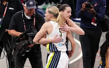 Caitlin Clark Dibela oleh Paige Bueckers, 'Tekanan yang Dihadapinya Tidak Masuk Akal'