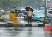 Cuaca Hari Ini: Jakarta Didominasi Berawan Tebal, Waspada Potensi Hujan dan Bencana Alam