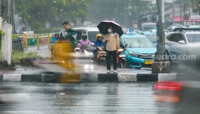 Cuaca Hari Ini: Jakarta Didominasi Berawan Tebal, Waspada Potensi Hujan dan Bencana Alam