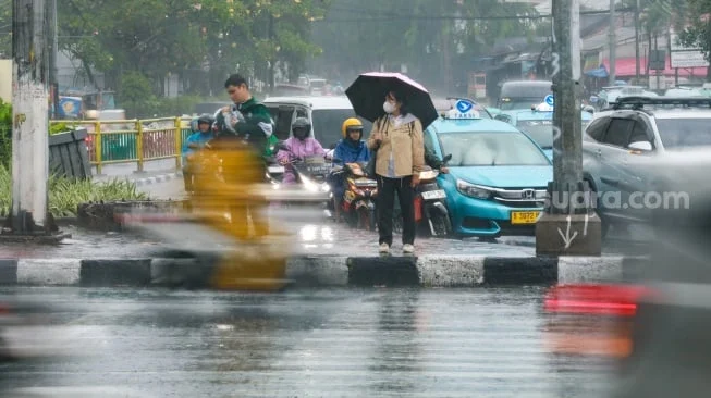 Cuaca Hari Ini: Jakarta Didominasi Berawan Tebal, Waspada Potensi Hujan dan Bencana Alam
