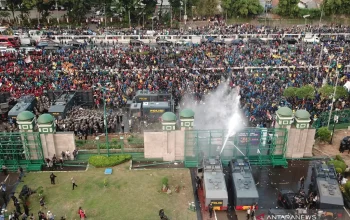 Demo Mahasiswa di Blitar Ricuh, Mahasiswa dan Polisi Terlibat Bentrokan