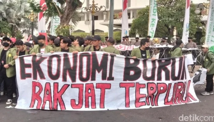Demo Mahasiswa di Jakarta: Tuntutan Perbaikan Ekonomi dan Kritik Kepada Pemerintah
