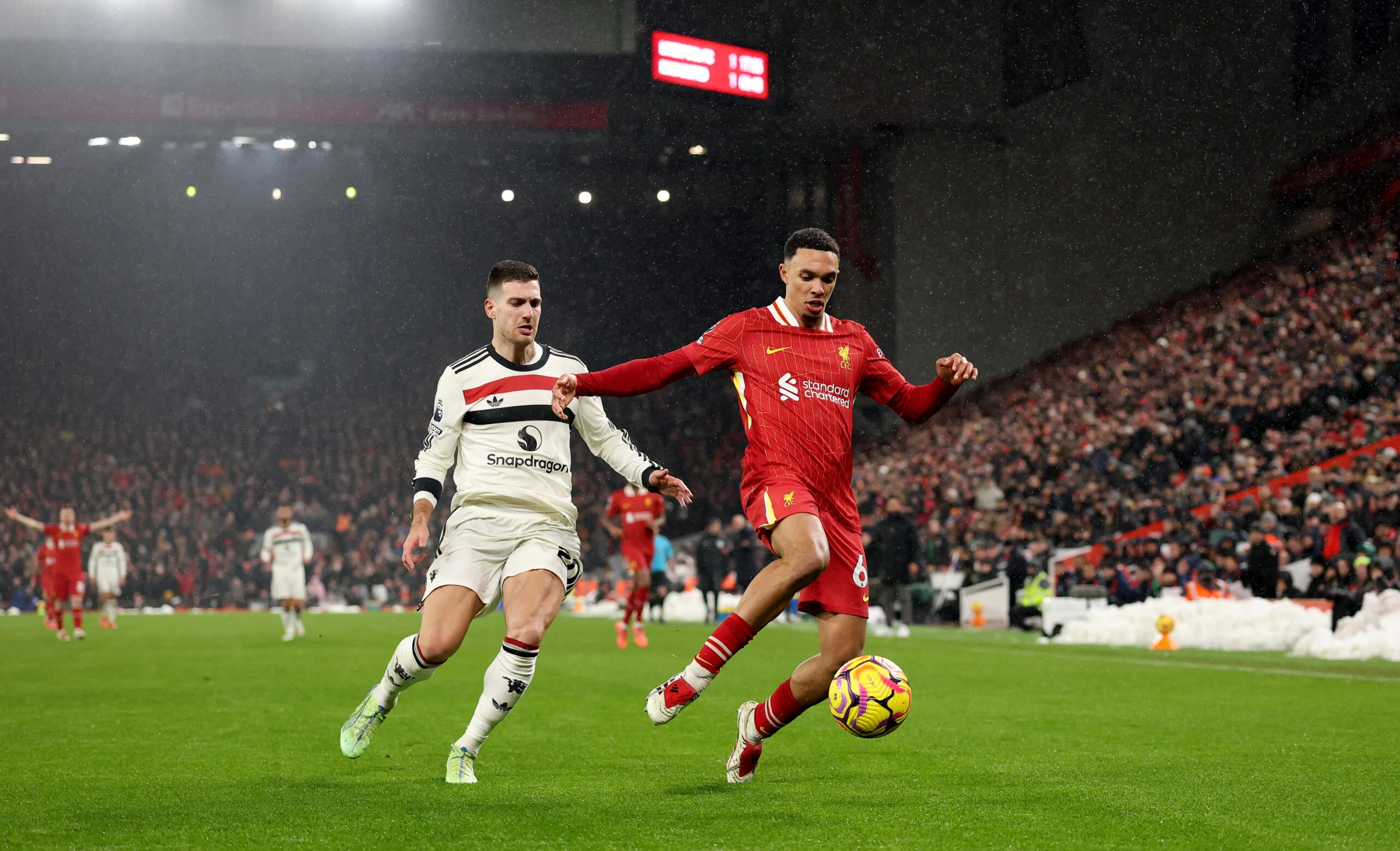 Diogo Dalot dan Trent Alexander-Arnold: Duel Bek Kanan yang Dinantikan di Manchester United