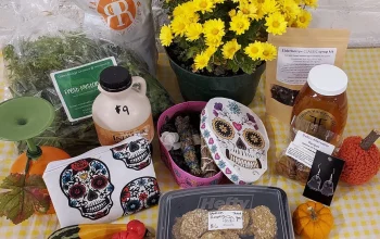 Hari Kemeriahan Anak Kambing di River Valley Farmers' Market