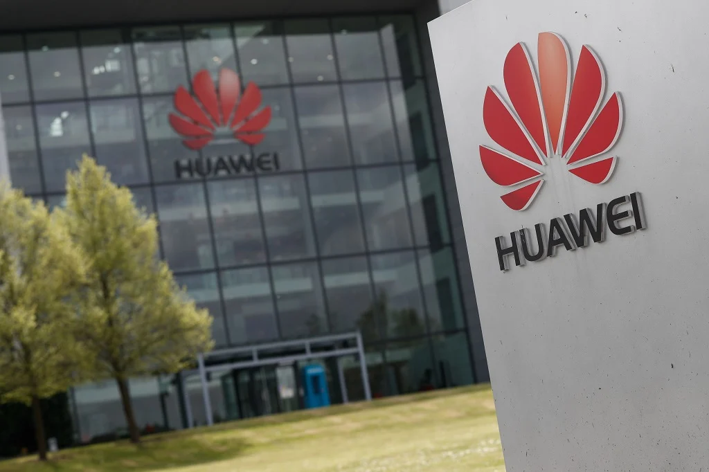 Huawei Hadapi Tantangan Baru: Larangan Perdagangan dan Persaingan AI