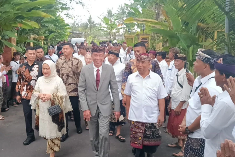 Jokowi Hadiri Jumatan di Lampung, Menyemangati Kader PSI