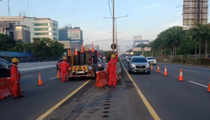 Kemacetan Tol Jakarta-Tangerang: Contraflow Diberlakukan untuk Mengurai Kepadatan