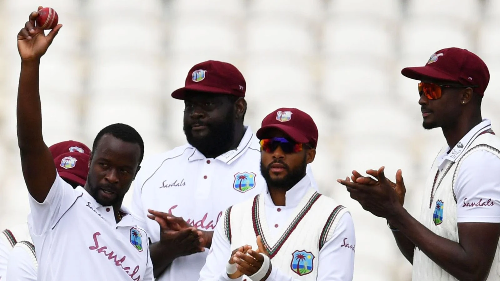 Kemar Roach Raih 300 Wicket, West Indies Gulingkan Sri Lanka di Test Pertama