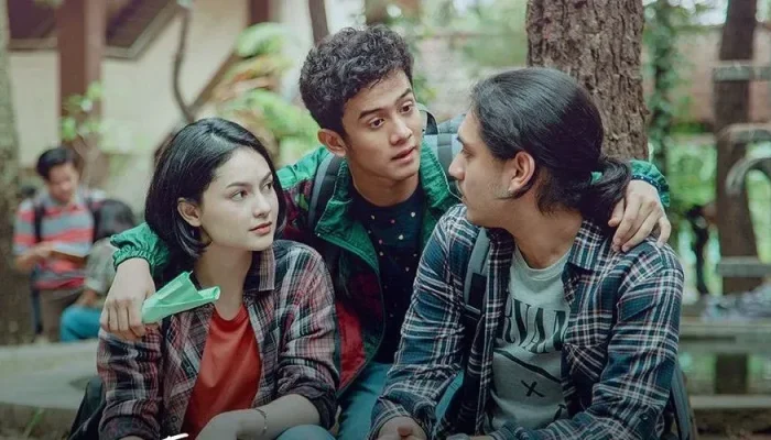 Lautan Cinta: Kisah Cinta Segitiga dan Perjalanan Menemukan Jati Diri