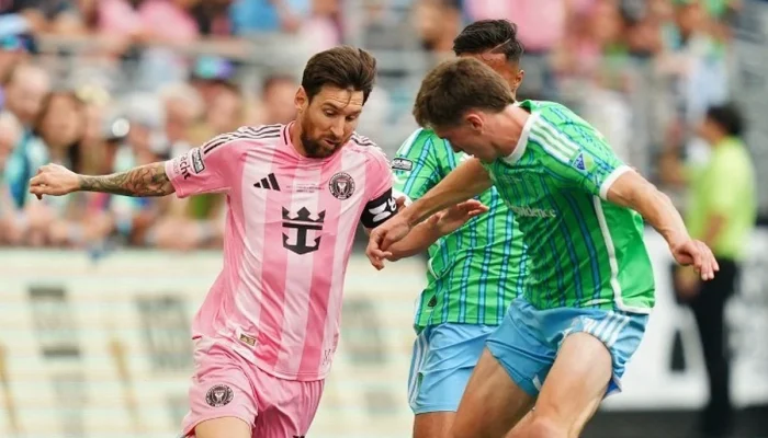 Lionel Messi Pencetak Hattrick, Tapi Aksi Aïssa Mandi Jadi Sorotan