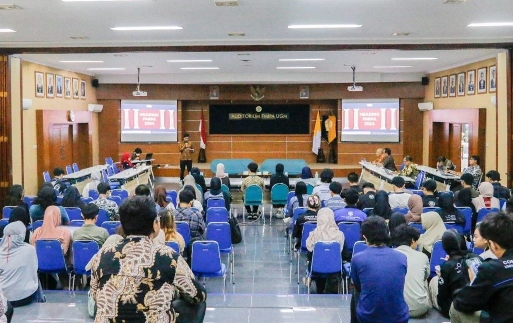 Mahasiswa UGM Geruduk Panggung Diskusi, Pemerintah Dikecam karena Kebijakan yang Tidak Populer