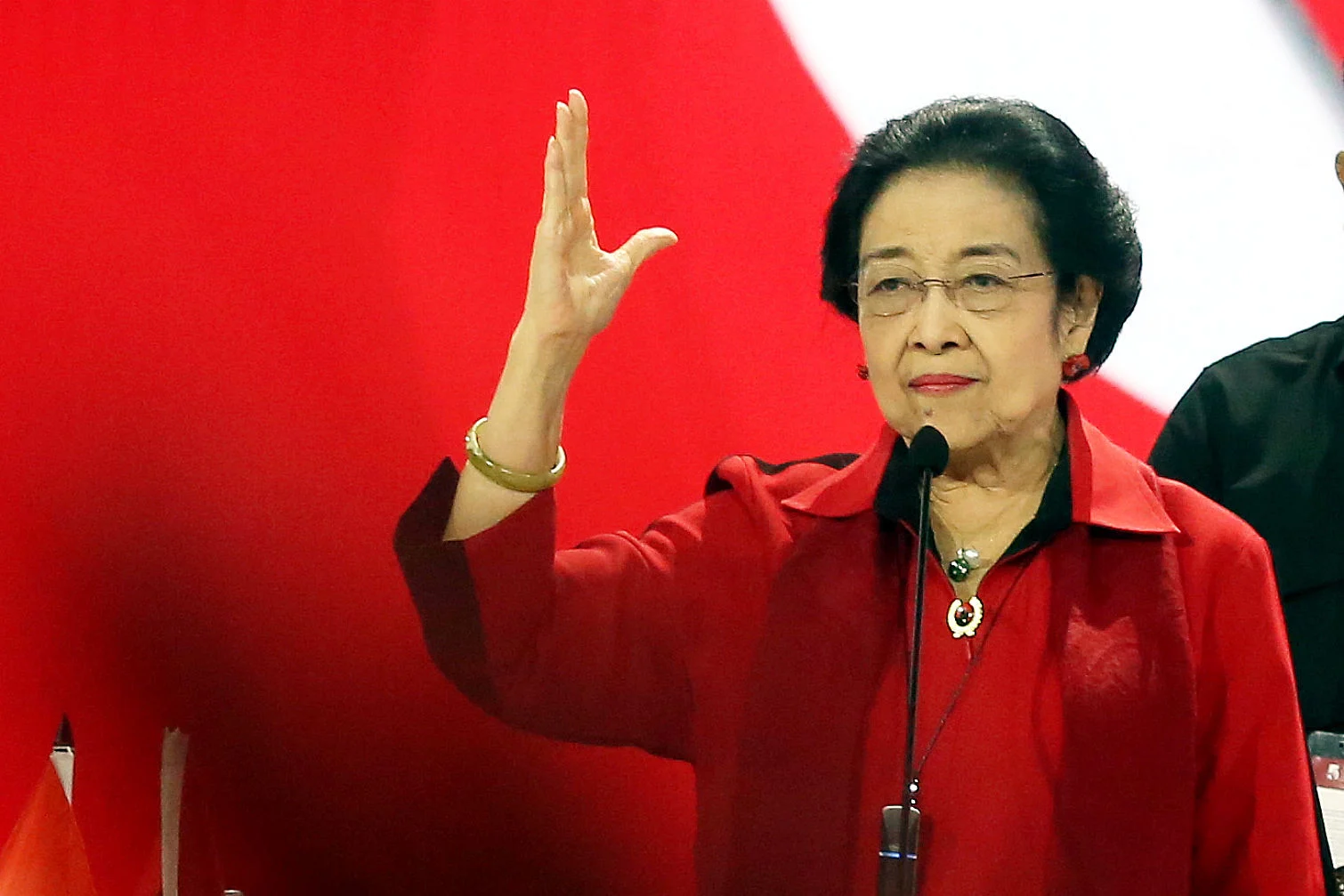 Megawati Soekarnoputri: Simbol Kepemimpinan dan Perjuangan Politik