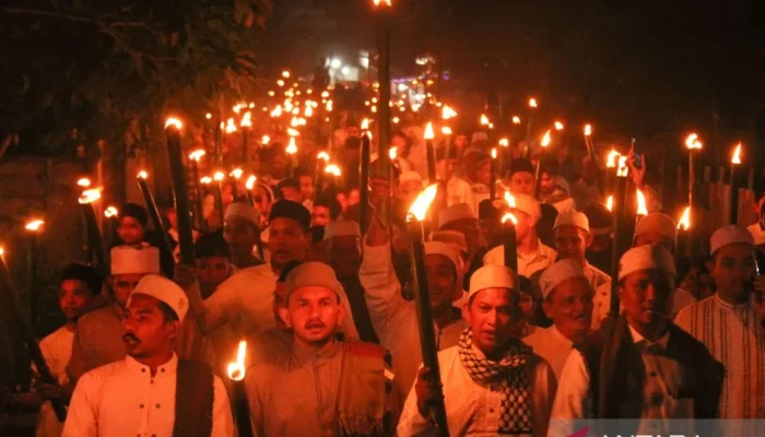 Pawai Obor Menyambut Tahun Baru Islam 1 Muharram 1448 H, Warga Indonesia Rayakan dengan Penuh Semangat