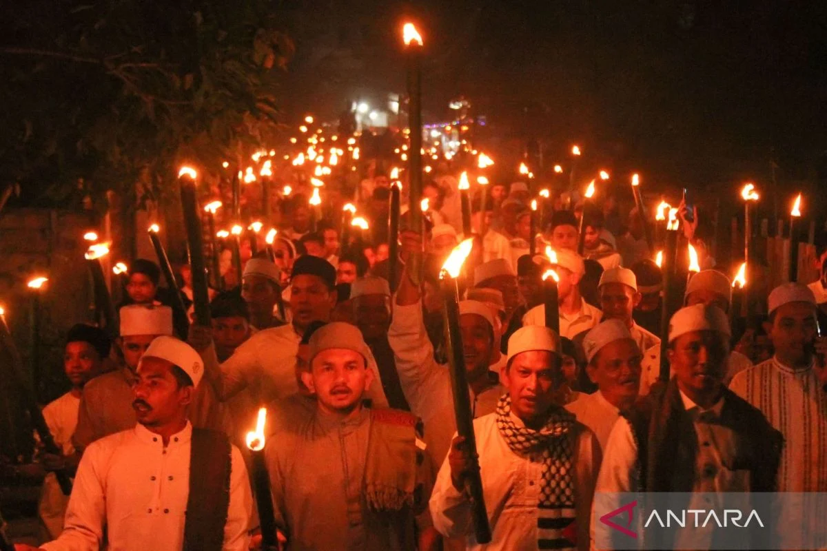 Pawai Obor Menyambut Tahun Baru Islam 1 Muharram 1448 H, Warga Indonesia Rayakan dengan Penuh Semangat