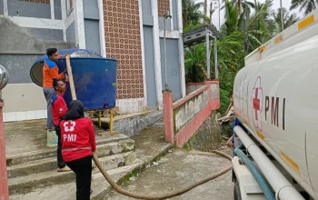 Pemadaman Listrik Picu Krisis Air di Medan, Warga Protes Damkar Pasok Air ke Rumah Pejabat