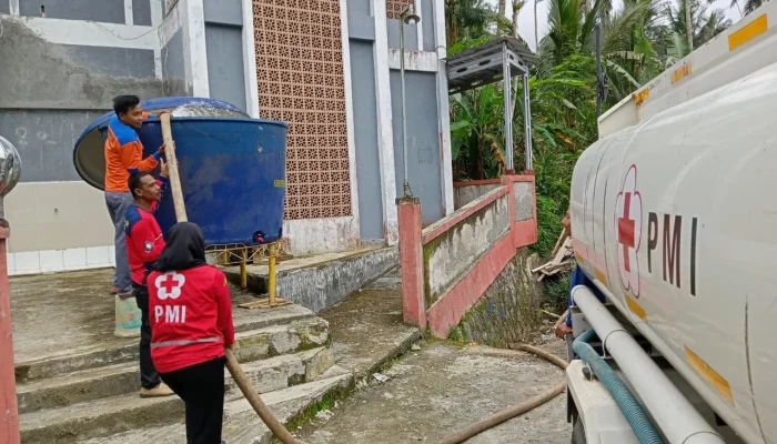 Pemadaman Listrik Picu Krisis Air di Medan, Warga Protes Damkar Pasok Air ke Rumah Pejabat