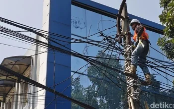 Pemkot Bandung Tunda Pemotongan Kabel Udara di Asia Afrika
