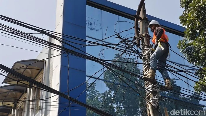 Pemkot Bandung Tunda Pemotongan Kabel Udara di Asia Afrika