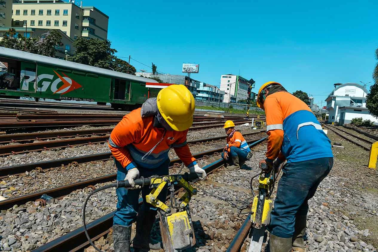 Perbaikan dan Pengembangan Jalur Kereta Api: Meningkatkan Keamanan dan Efisiensi