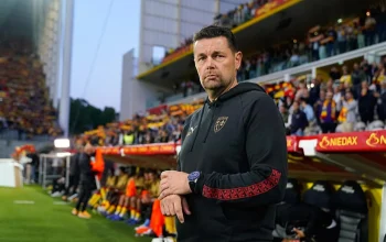 Pierre Sage Siap Tinggalkan RC Lens, Ini Alasannya