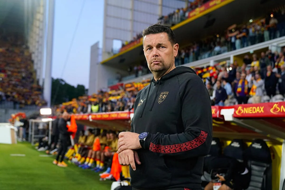 Pierre Sage Siap Tinggalkan RC Lens, Ini Alasannya