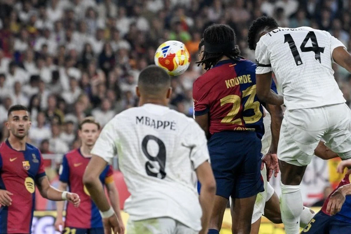 Real Madrid dan Barcelona Bersaing di Lapangan dan di Pasar Transfer