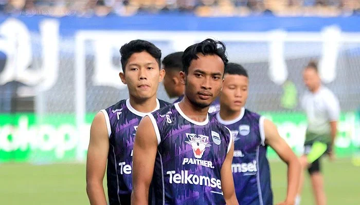 Robi Darwis Resmi Tinggalkan Persib: Mencari Tantangan Baru dan Membuka Lembaran Baru