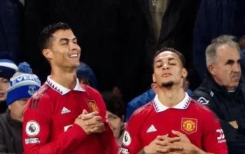 Ronaldo dan Davies, Dua Wajah Berbeda di Dunia Sepakbola