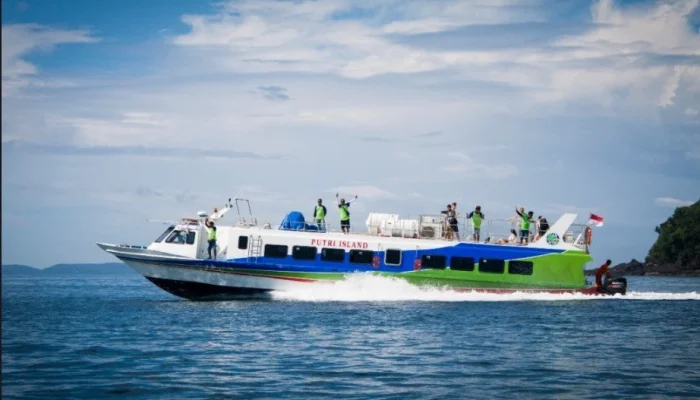Selat Lombok: Pusat Perhatian Wisata dan Transportasi