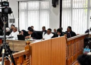 Sidang Abdul Wahid: Ahli Otonomi Daerah Dihadirkan, Suasana Ruang Sidang Lebih Tertib