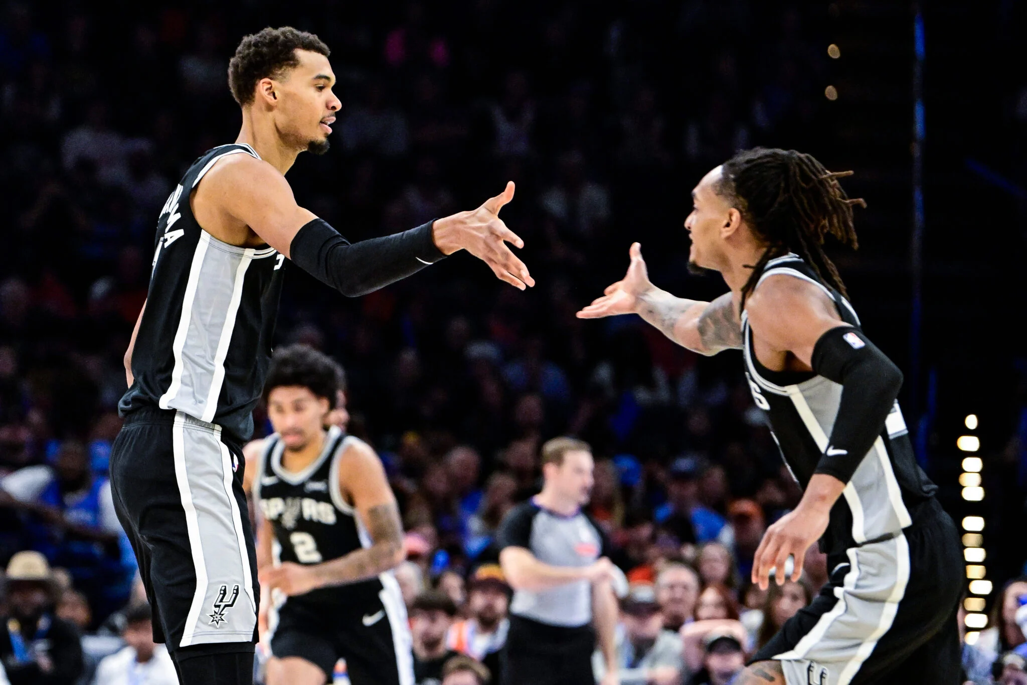 Spurs Dethrone Defending Champion Thunder, Maju ke NBA Finals